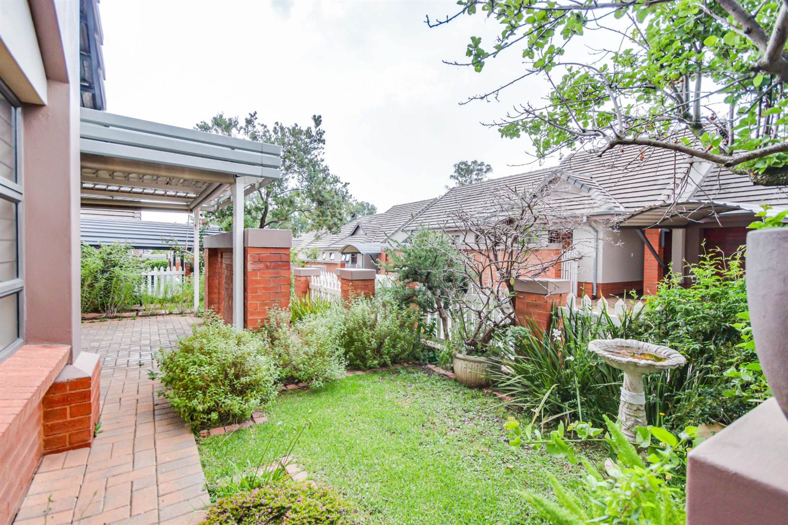 2 Bed Simplex in Douglasdale photo number 3