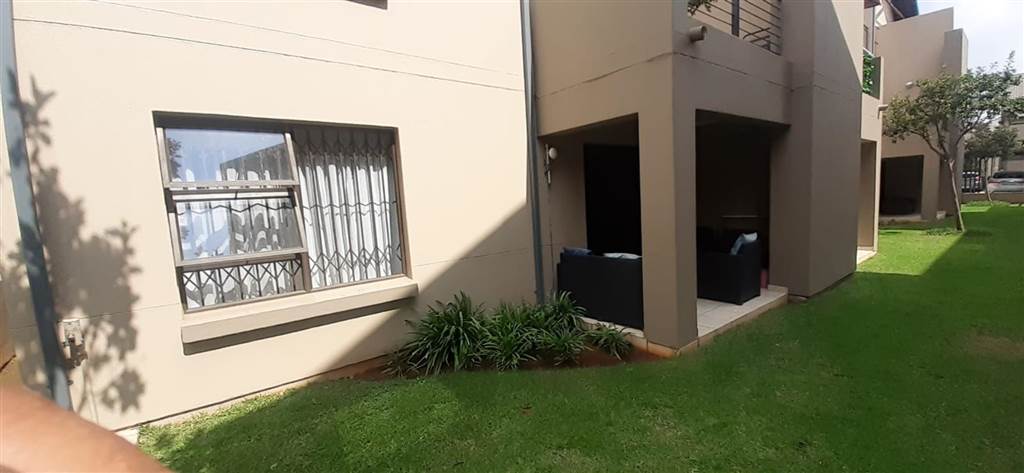 3 Bed Apartment in Ruimsig photo number 23