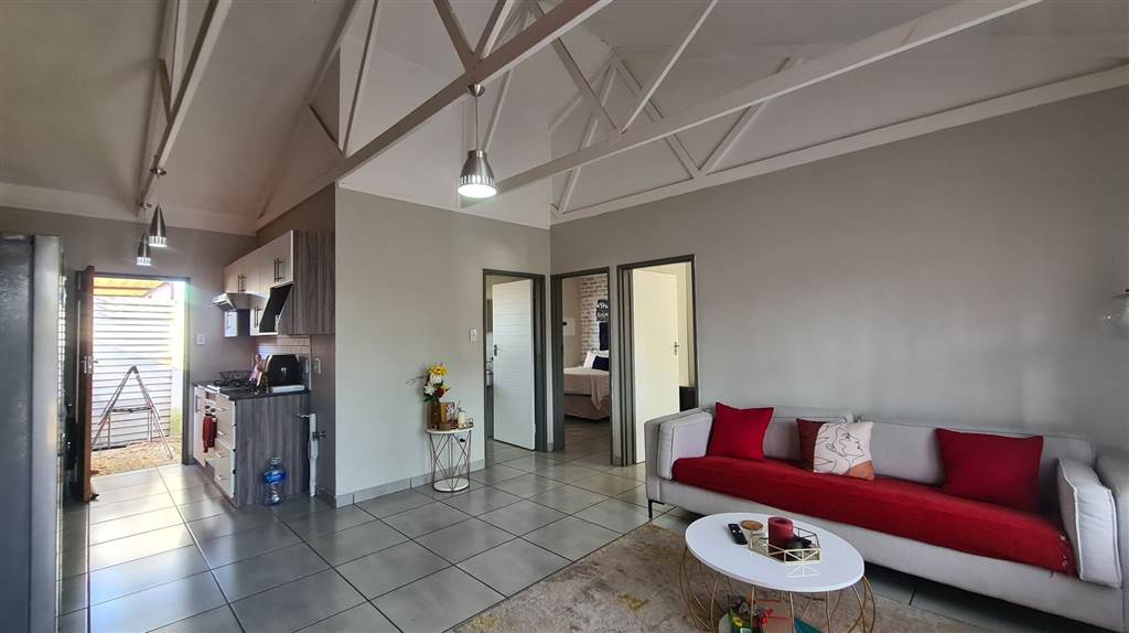 2 Bed Simplex in Potchefstroom Central photo number 5