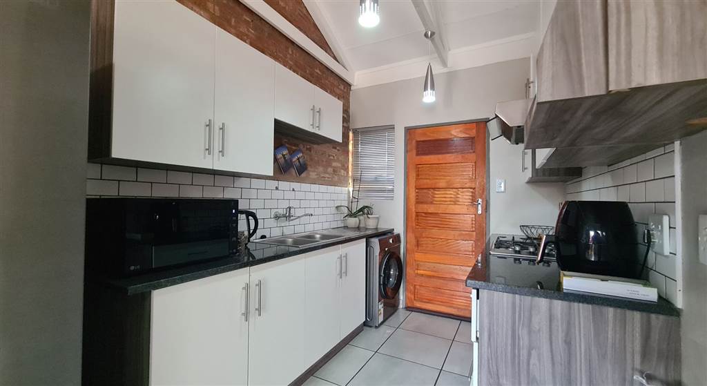 2 Bed Simplex in Potchefstroom Central photo number 7