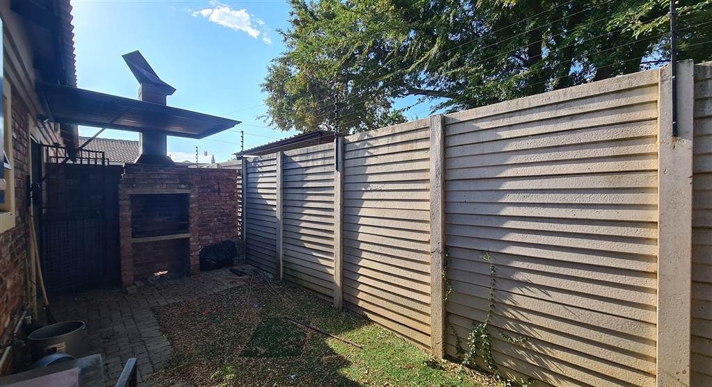 2 Bed Simplex in Potchefstroom Central photo number 18