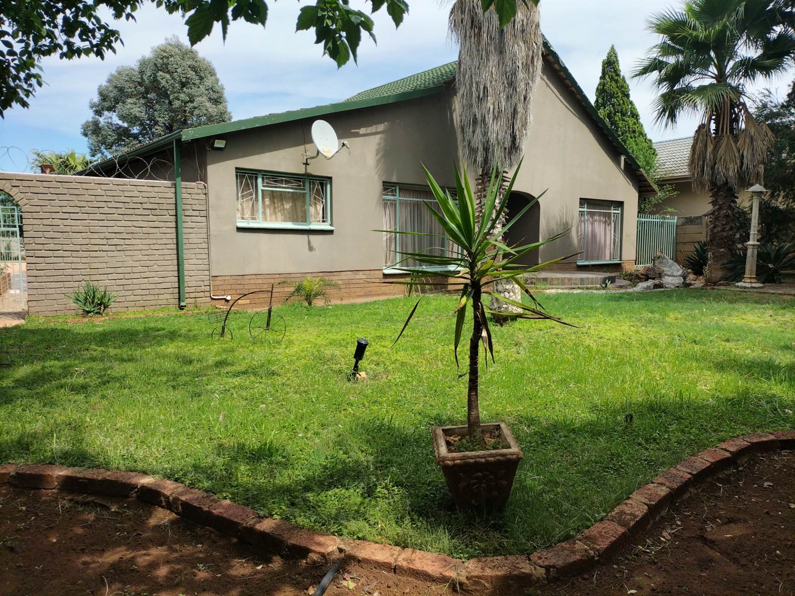 4 Bed House in Vaalpark photo number 1
