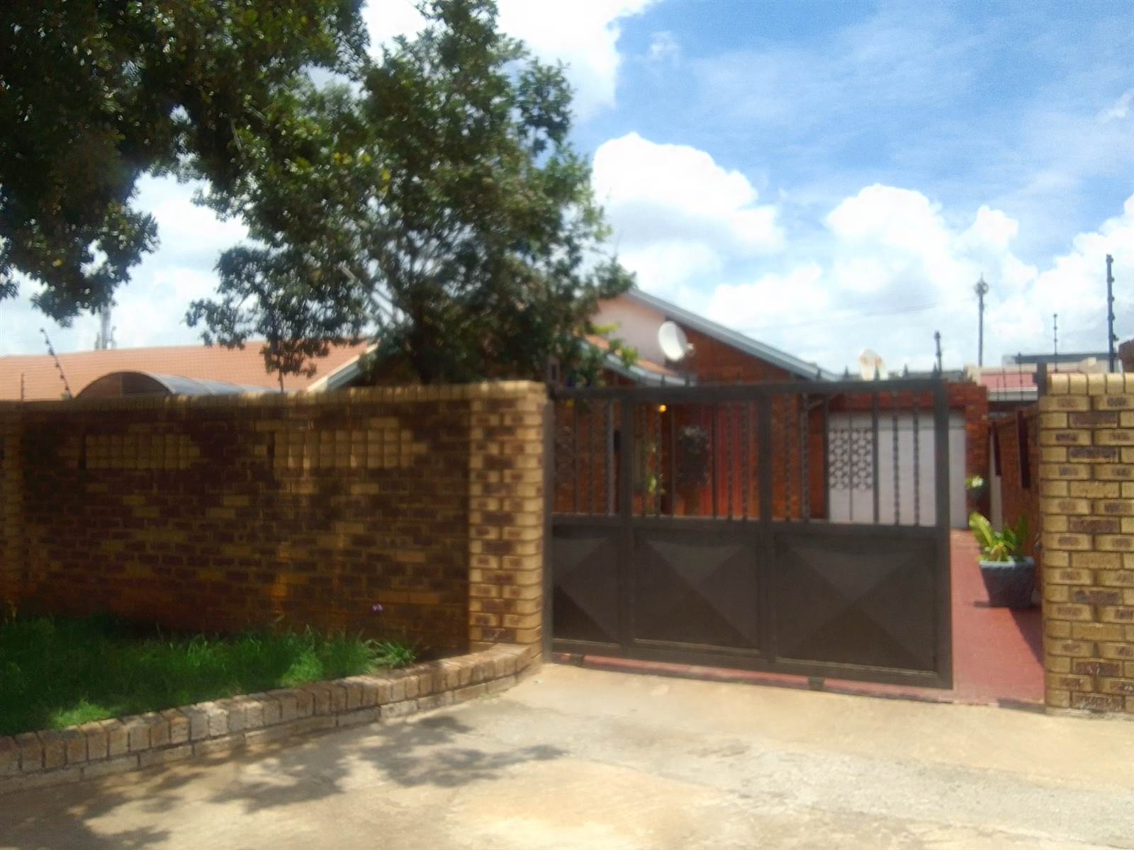 3 Bed House in Pimville photo number 3