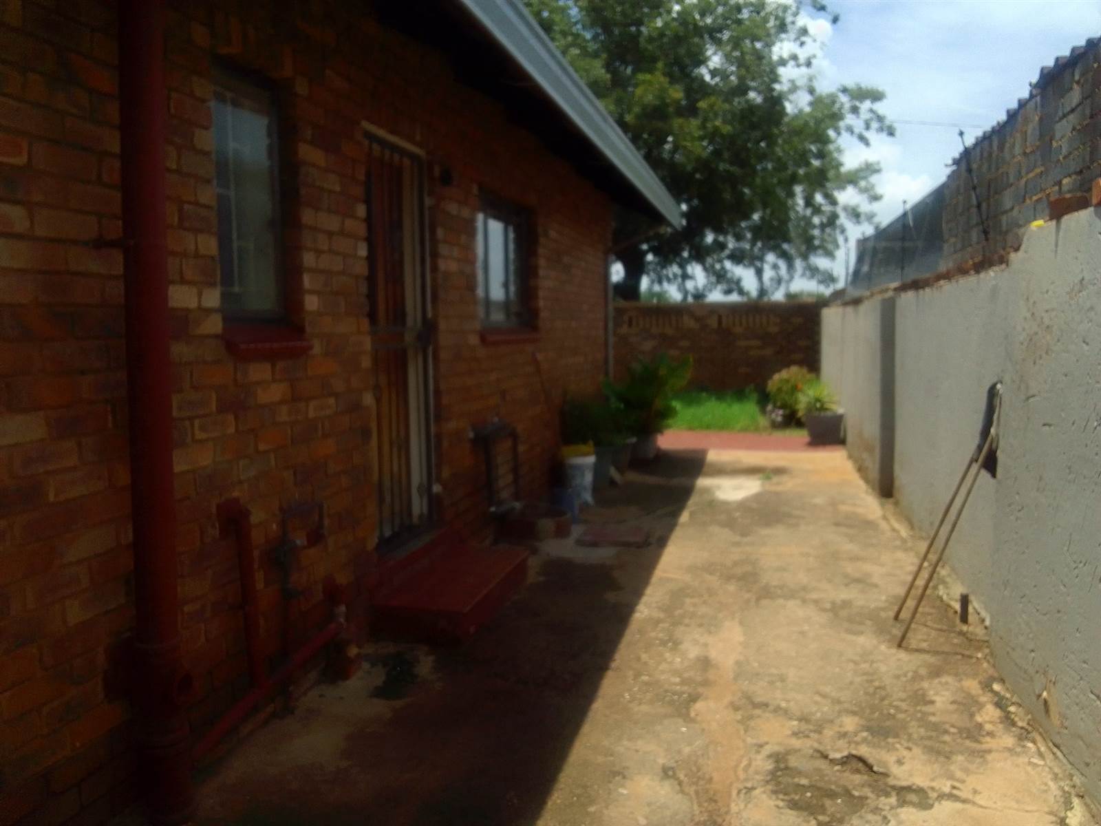 3 Bed House in Pimville photo number 5