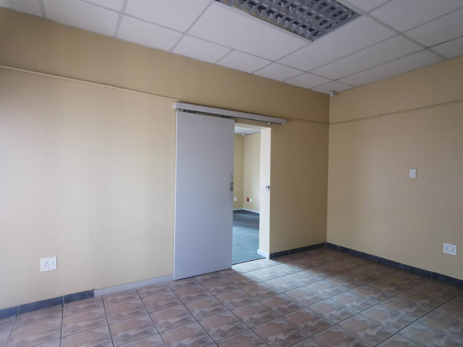 1070  m² Office Space in Middelburg Central photo number 12