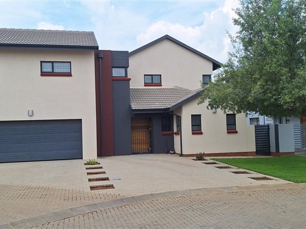4 Bedroom Townhouse 4 Bedroom Townhouse