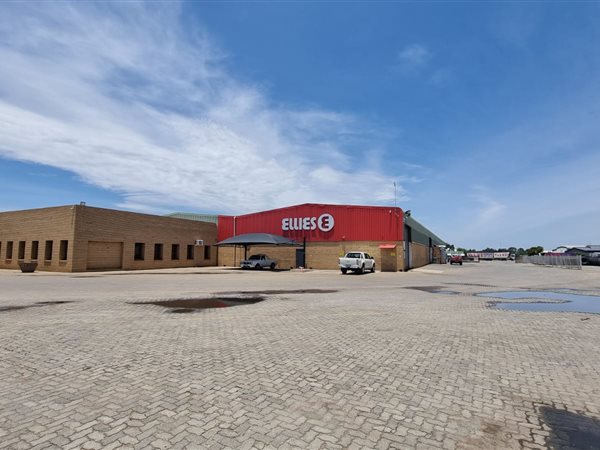 11879  m² Industrial space in Hughes
