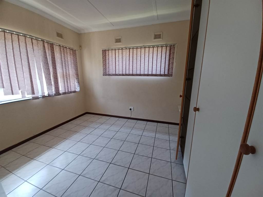 3 Bed House in Uvongo photo number 7