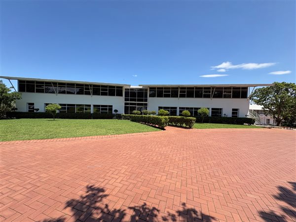 557  m² Commercial space