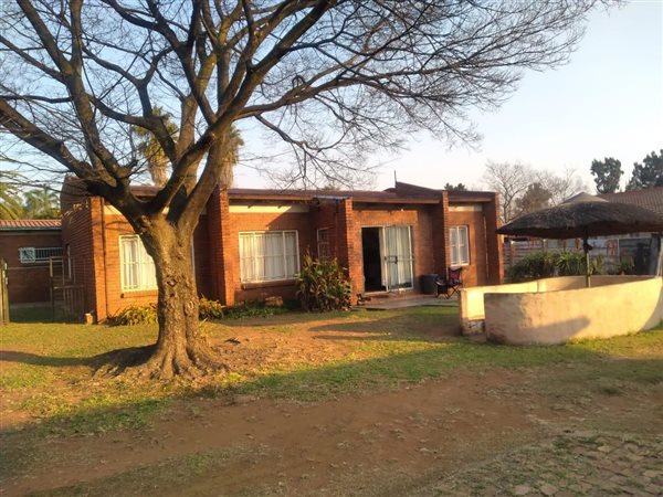 3 Bed House in Clayville East