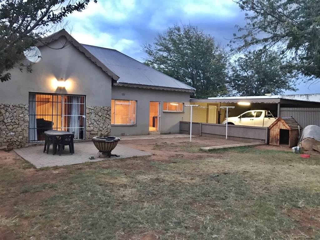 3 Bed House in Bloemfontein Farms photo number 2