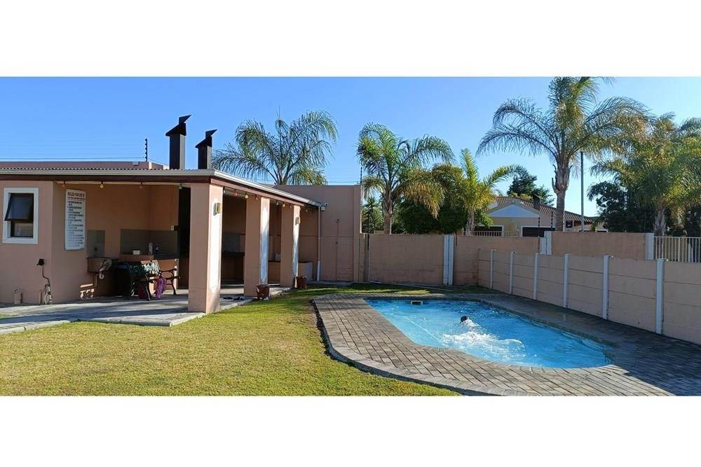 2 Bed Apartment in Durbanville Central photo number 18