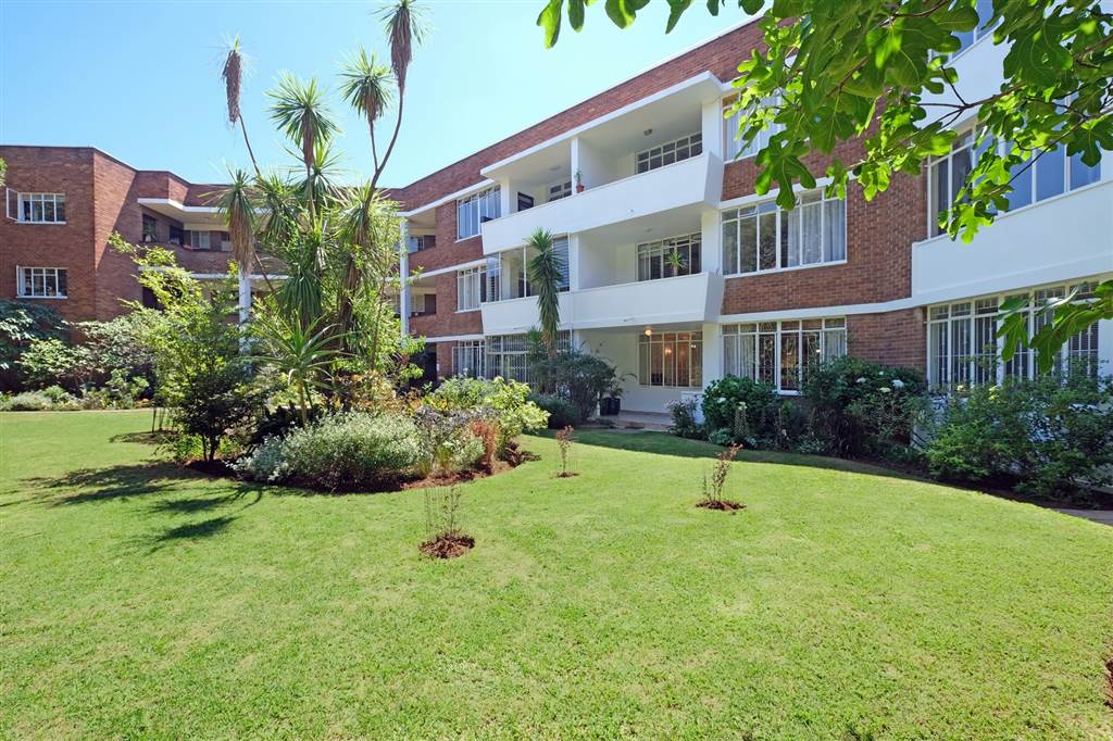 4 Bed Apartment in Illovo photo number 12
