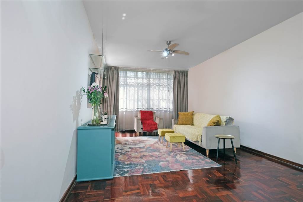 4 Bed Apartment in Illovo photo number 4
