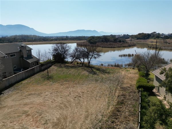 810 m² Land available in The Coves