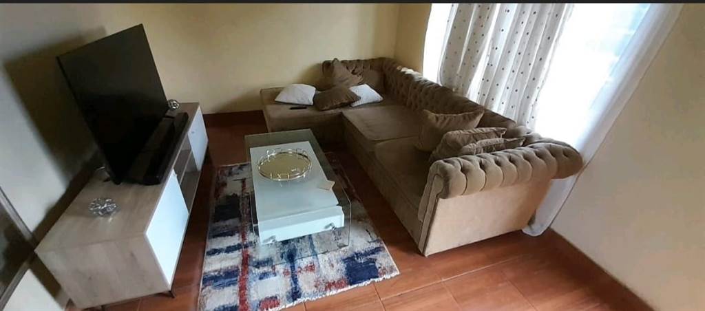 1 Bed Flat in Rustenburg Central photo number 2