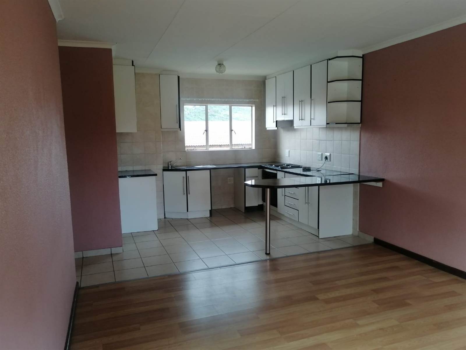 2 Bed Apartment in Meredale photo number 2