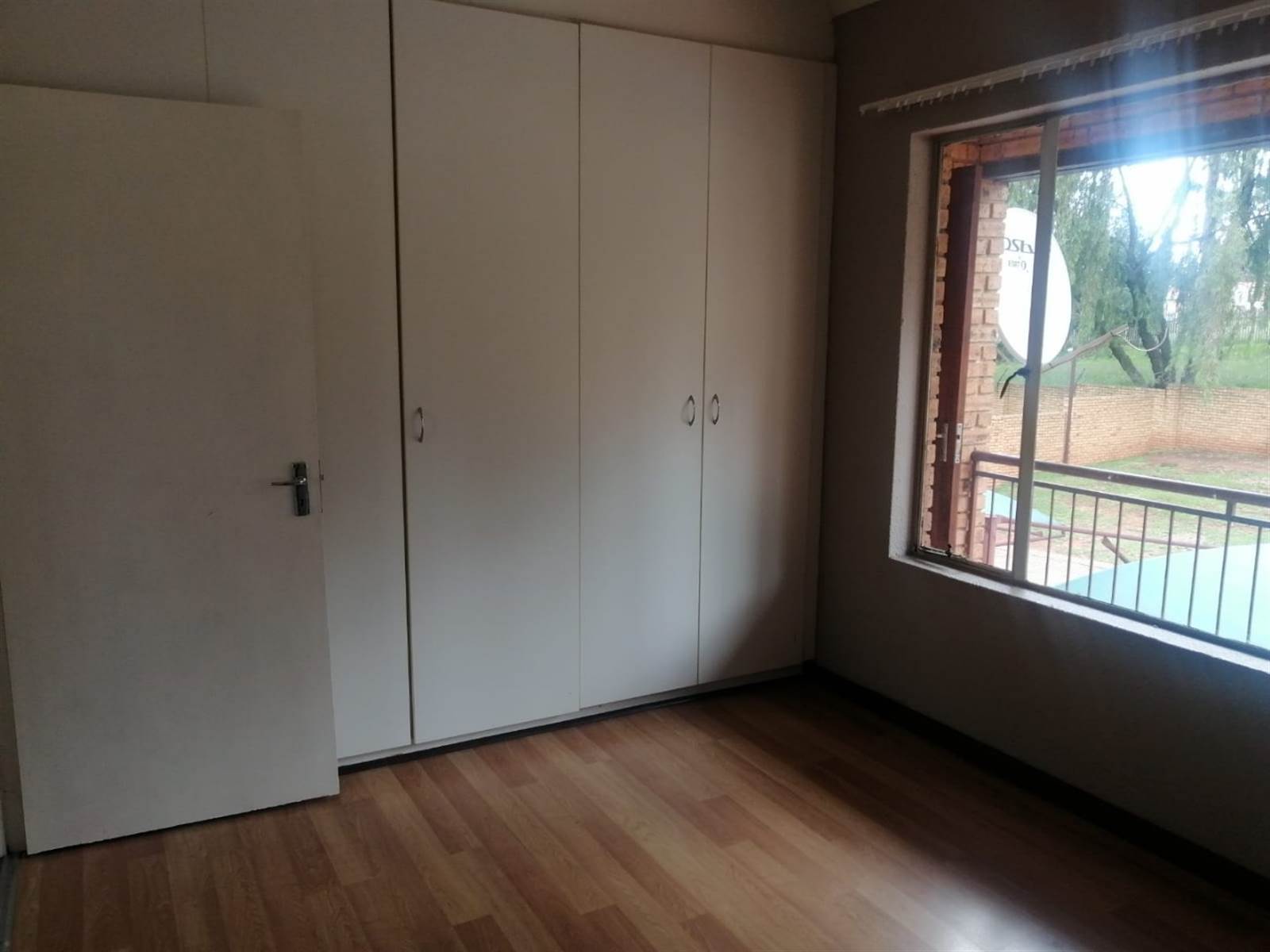 2 Bed Apartment in Meredale photo number 6