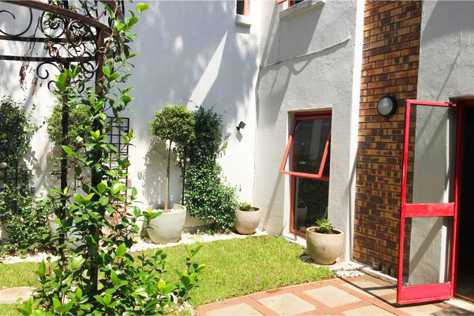 3 Bed Townhouse in Witkoppen photo number 4