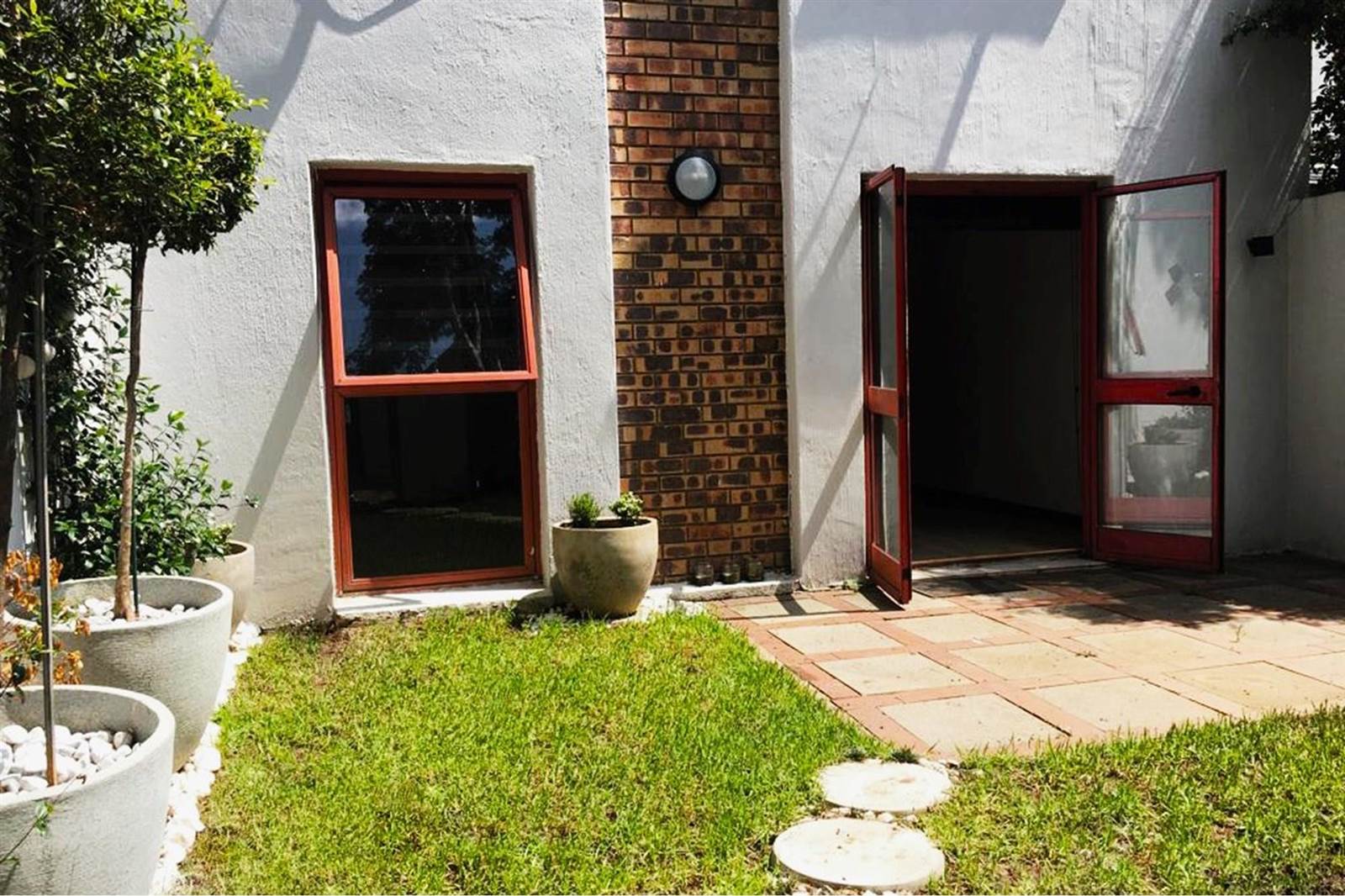 3 Bed Townhouse in Witkoppen photo number 3