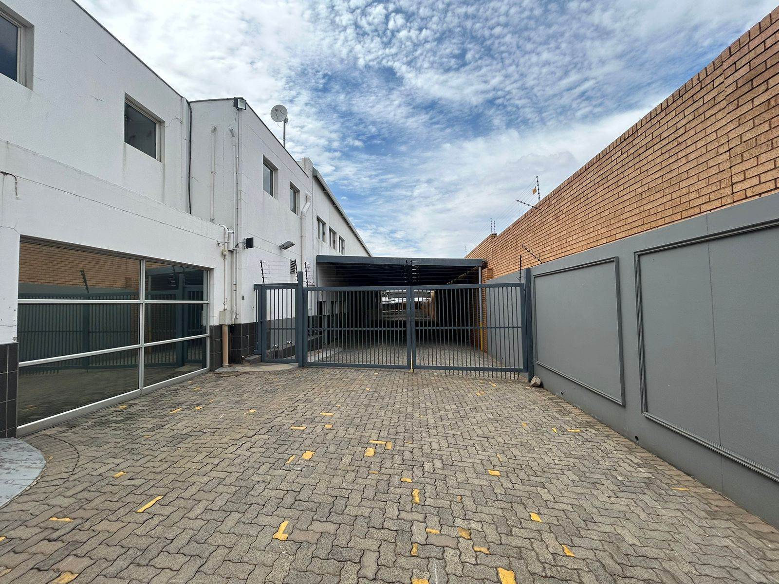 1072  m² Commercial space in Allens Nek photo number 9