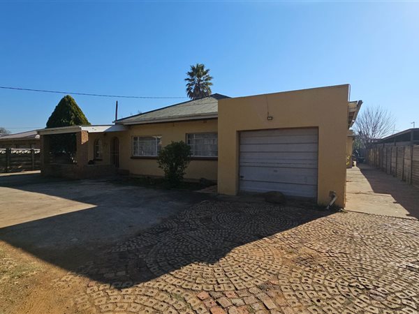 4 Bedroom House 4 Bedroom House