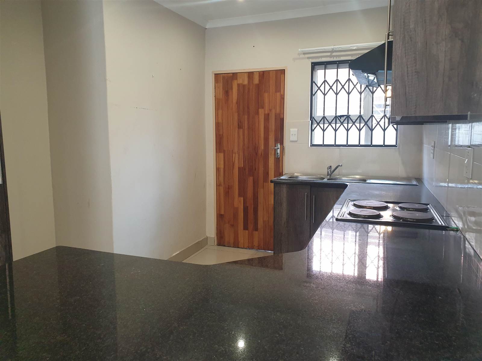3 Bed Townhouse in Standerton Central photo number 4