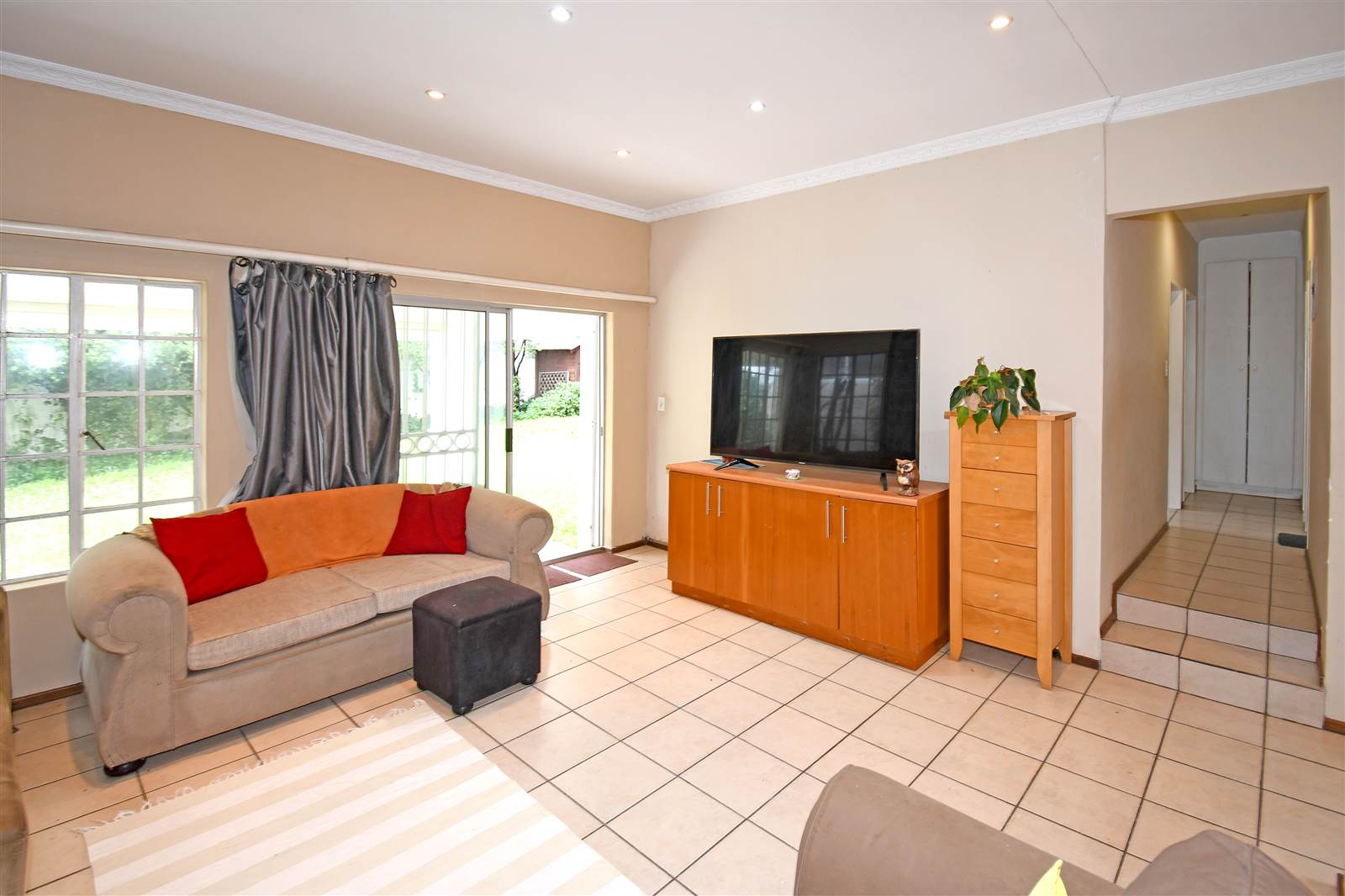 3 Bed Townhouse in Craighall Park photo number 9