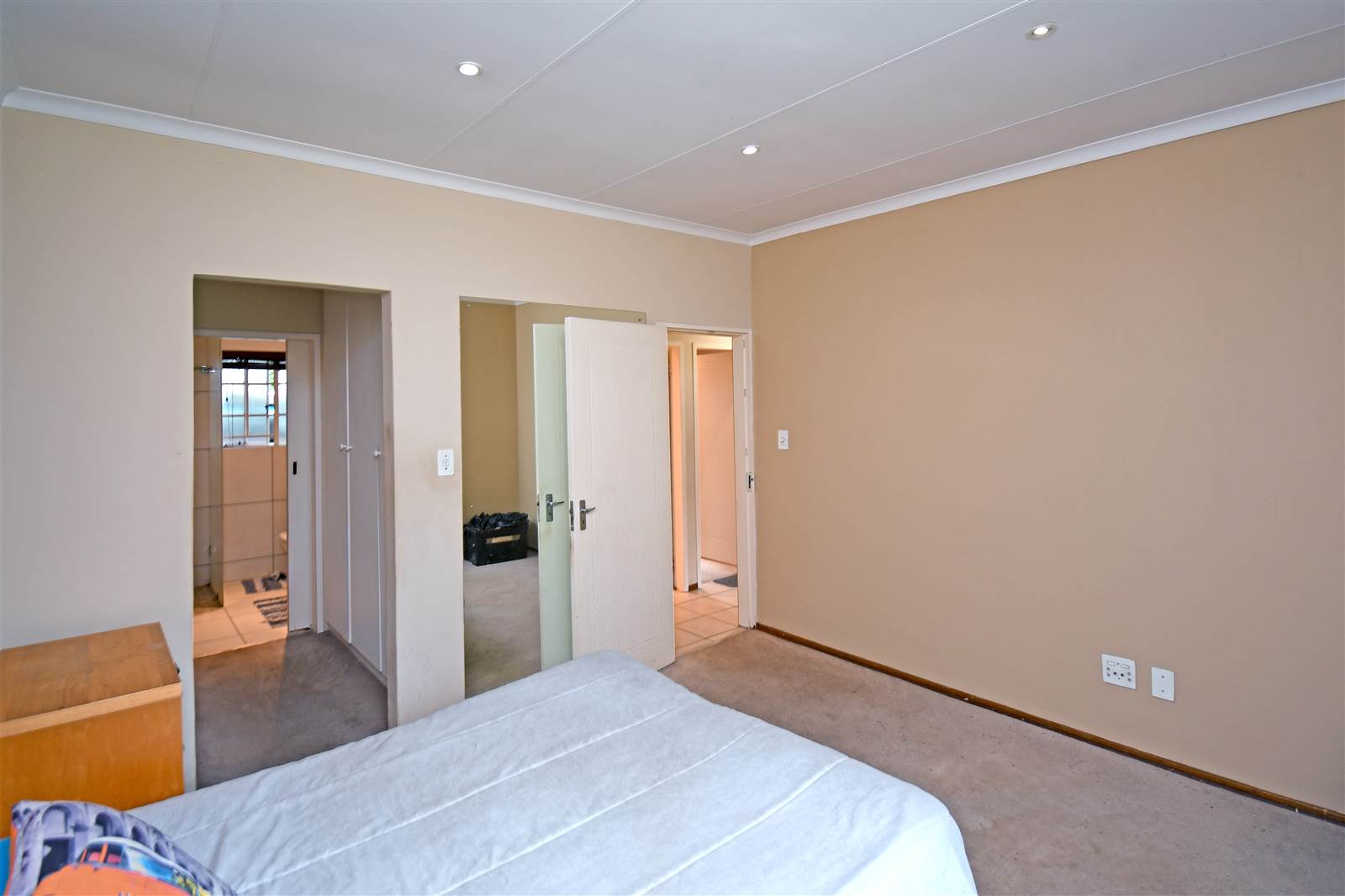 3 Bed Townhouse in Craighall Park photo number 17