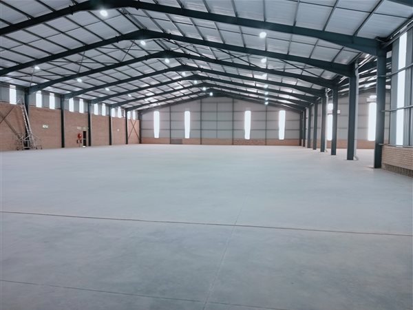 2 800  m² Industrial space