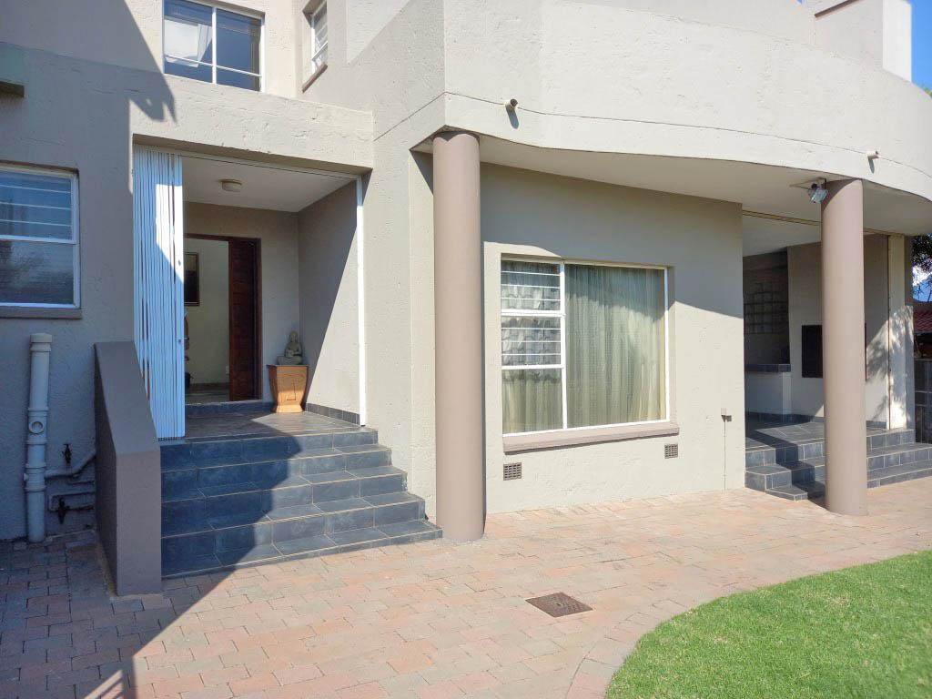5 Bed House in Marais Steyn Park photo number 19