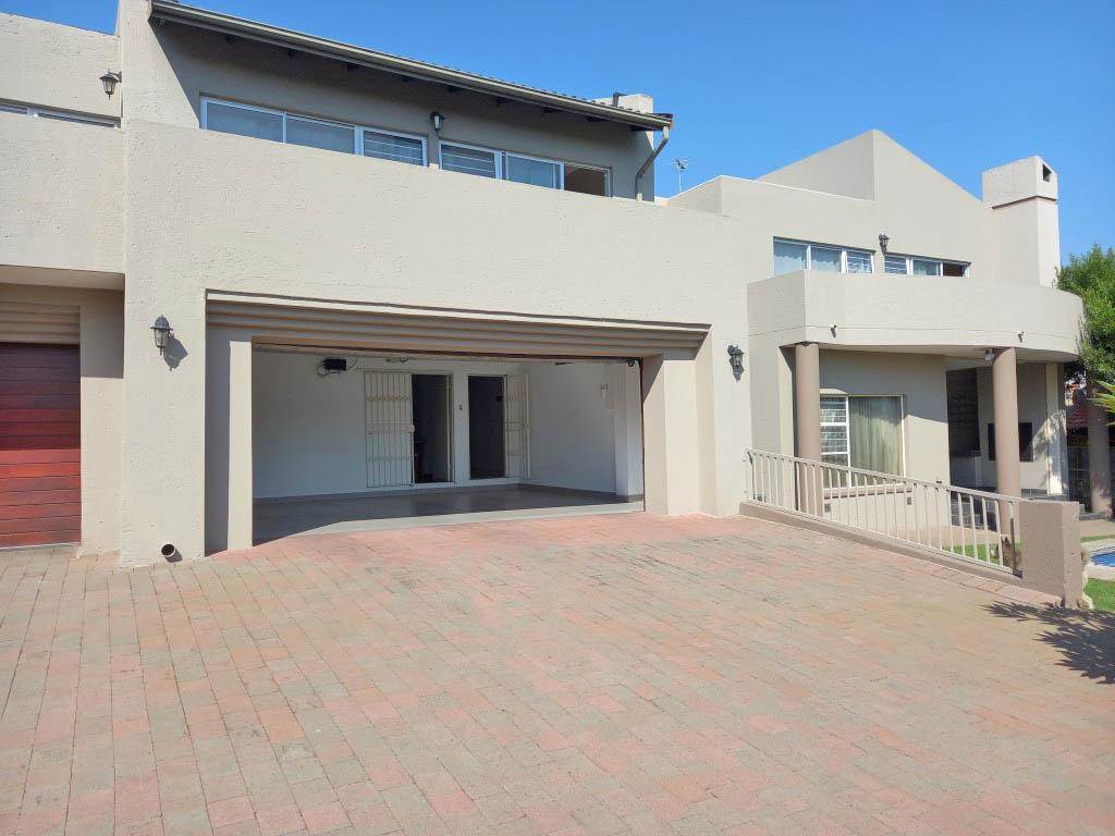 5 Bed House in Marais Steyn Park photo number 20