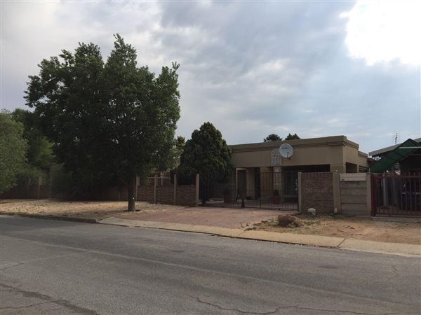 4 Bedroom House 4 Bedroom House