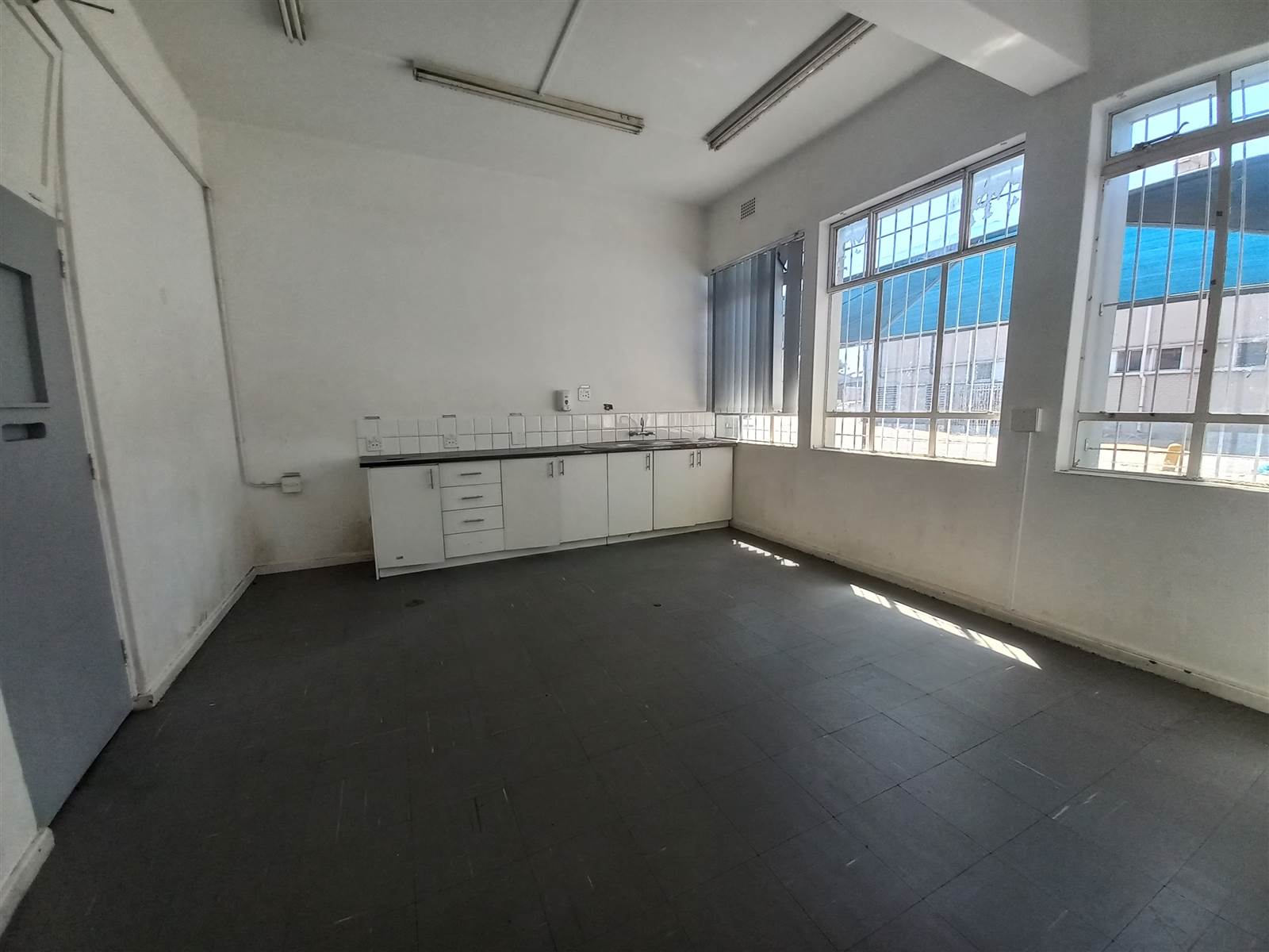 1467  m² Commercial space in Ndabeni photo number 18