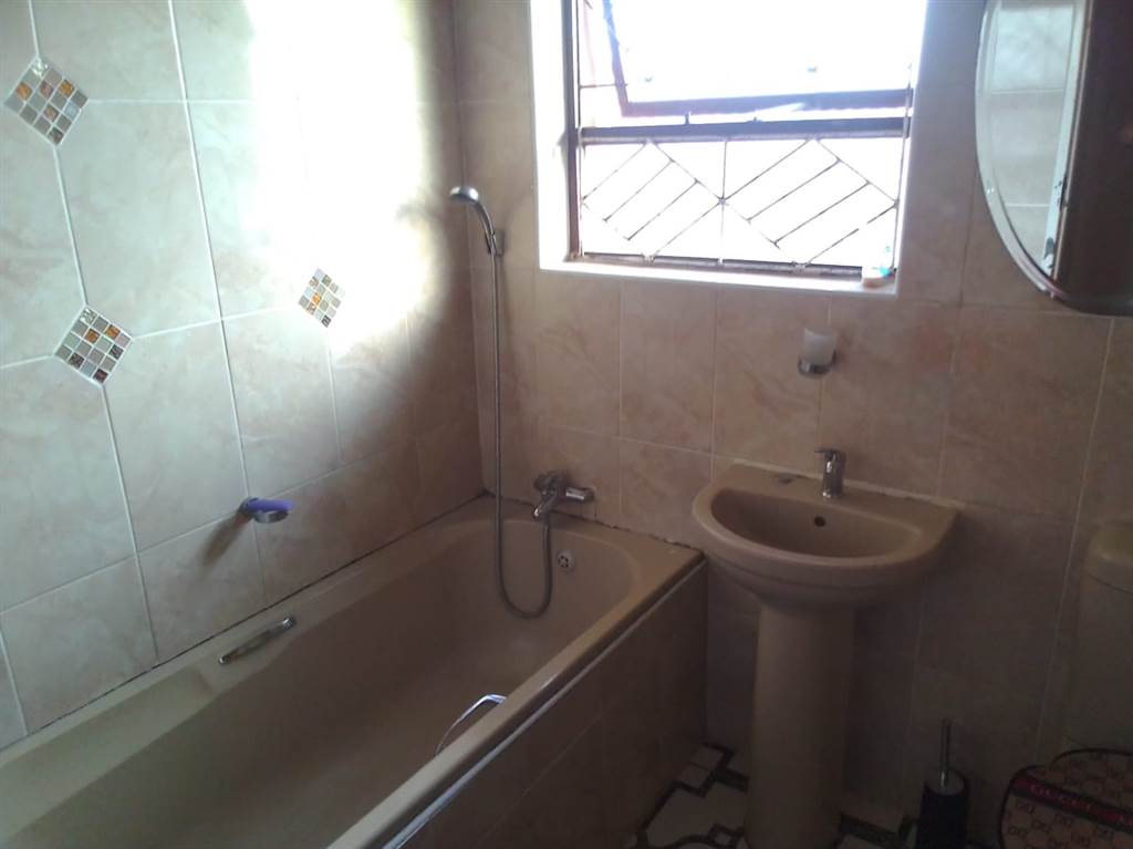 3 Bed House in Kwadwesi photo number 18