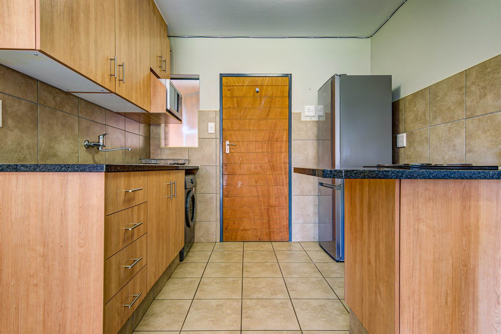 2 Bed Apartment in Johannesburg Central photo number 3