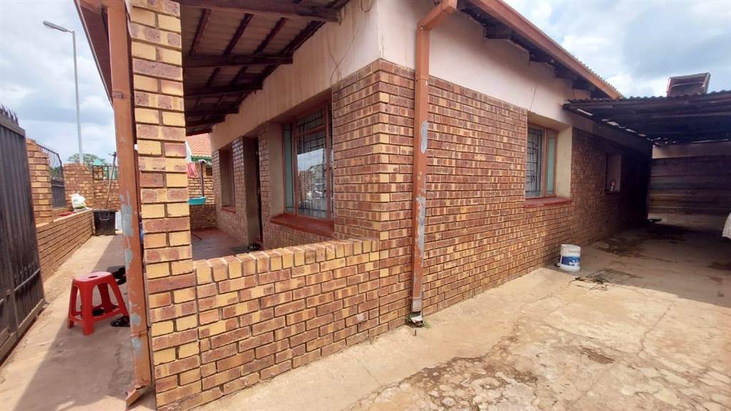 3 Bed House in Mamelodi West photo number 2