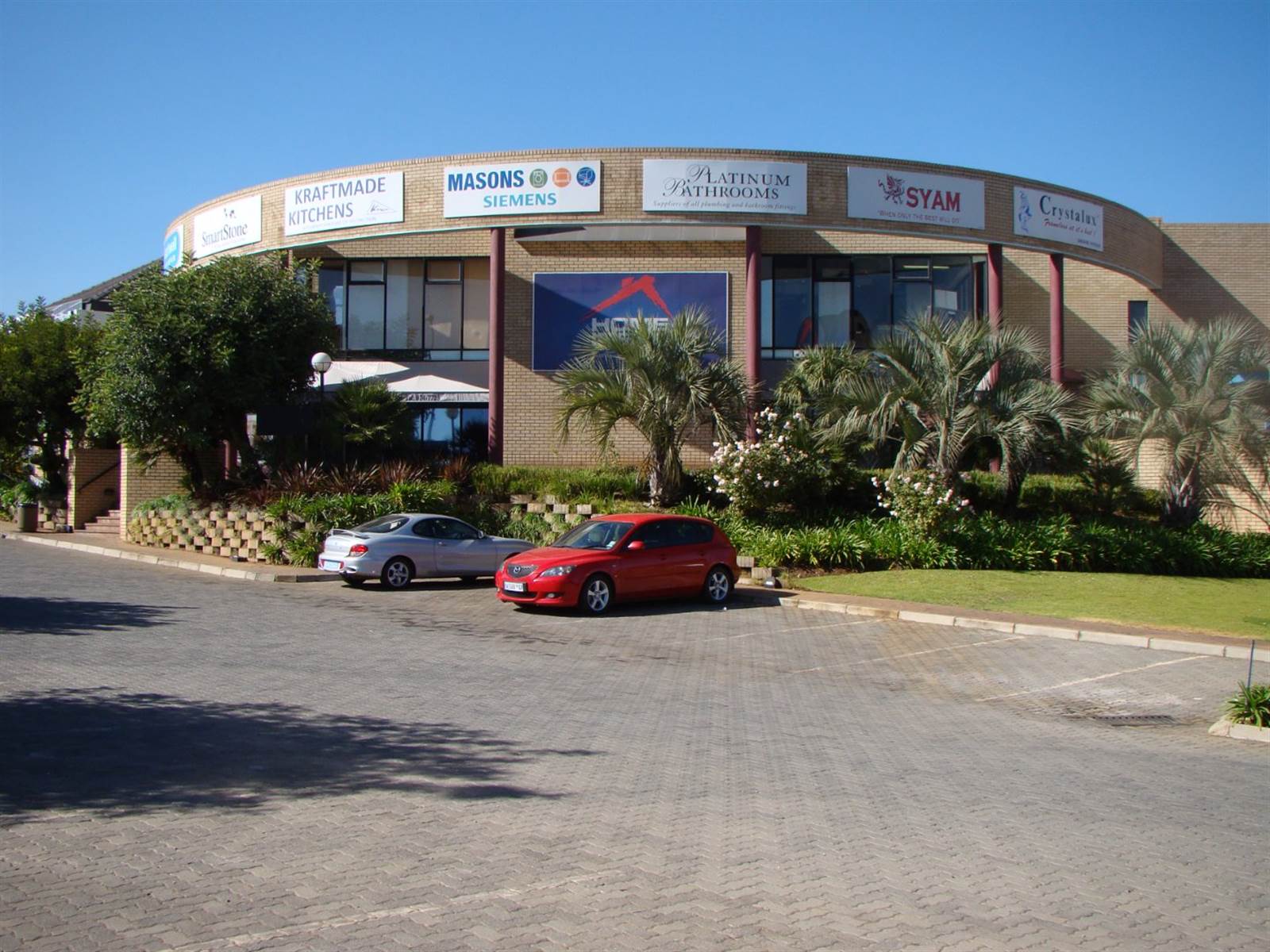1165  m² Commercial space in Sunnyrock photo number 1