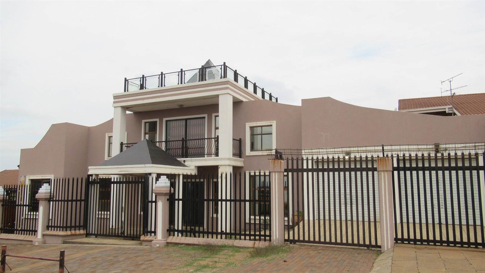 5 Bed House in Rust Ter Vaal photo number 1