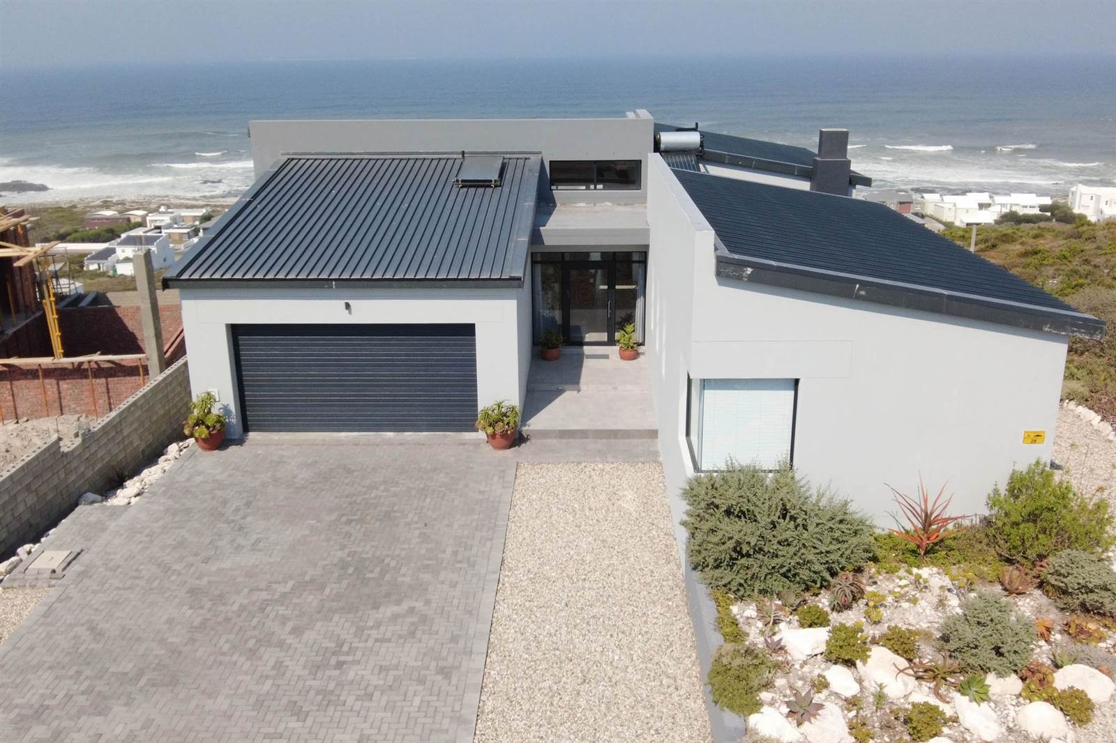 6 Bed House in Yzerfontein photo number 1