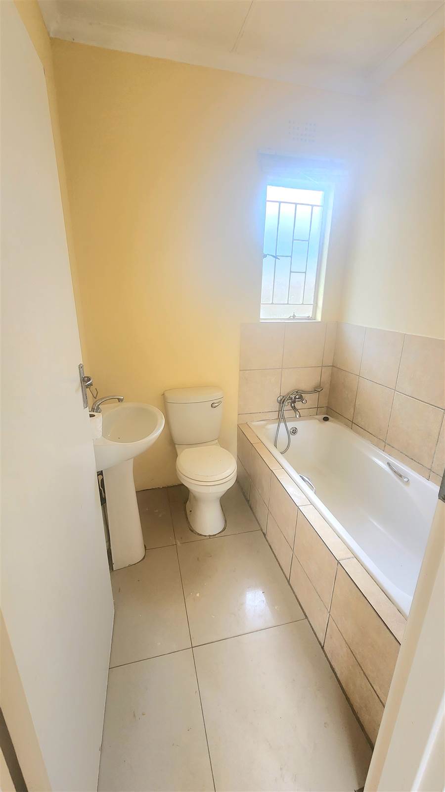 2 Bed Cluster in Bloubosrand photo number 15