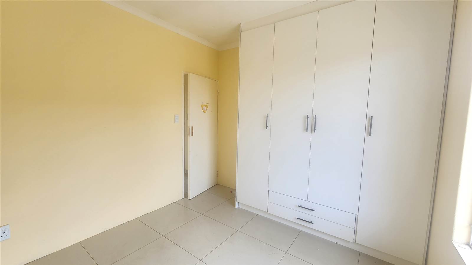 2 Bed Cluster in Bloubosrand photo number 10