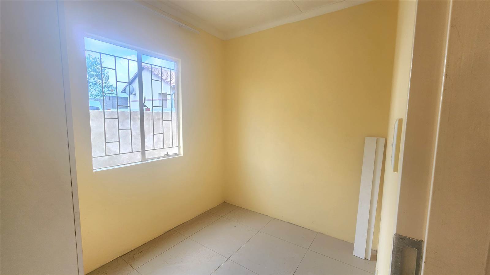 2 Bed Cluster in Bloubosrand photo number 11