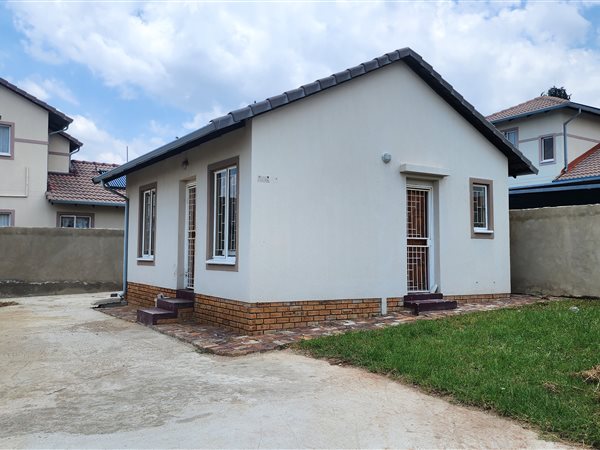 2 Bed Cluster in Bloubosrand