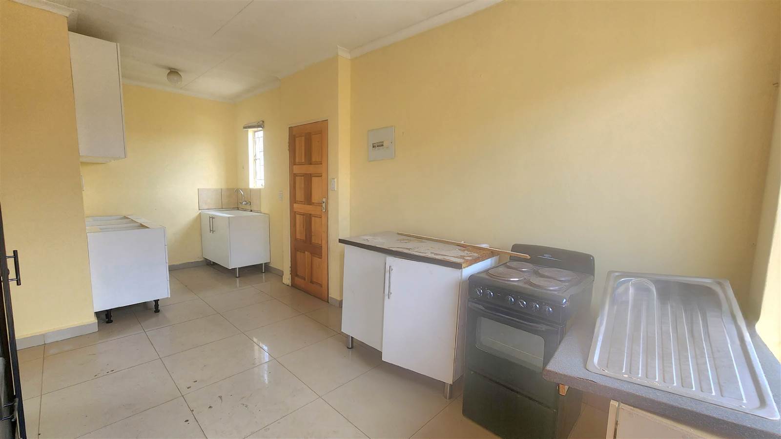 2 Bed Cluster in Bloubosrand photo number 5