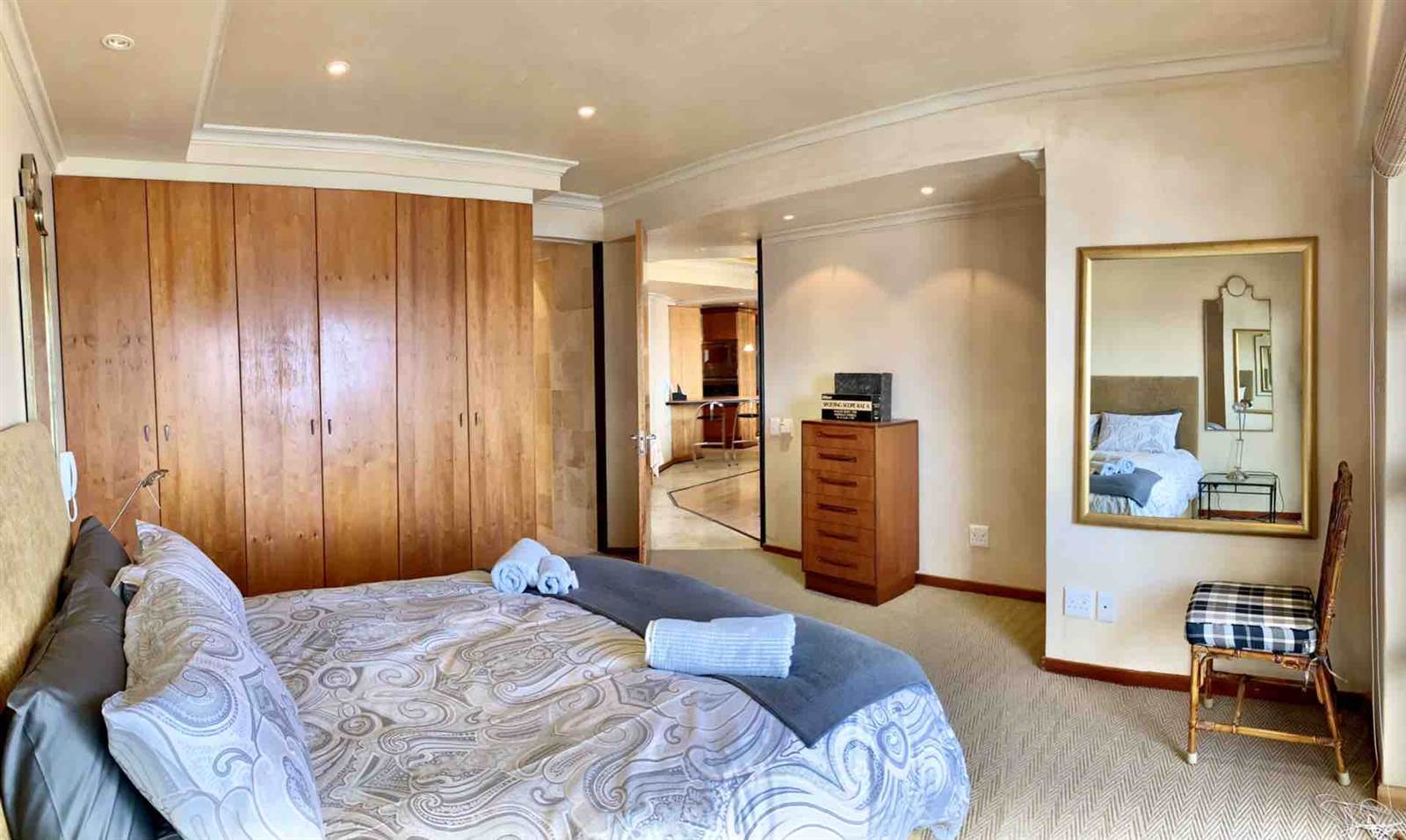 2 Bed Apartment in Sea Point photo number 10