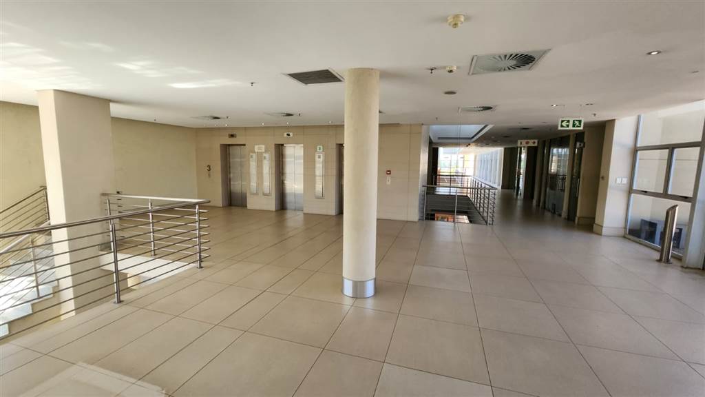 5000  m² Commercial space in Ashlea Gardens photo number 5
