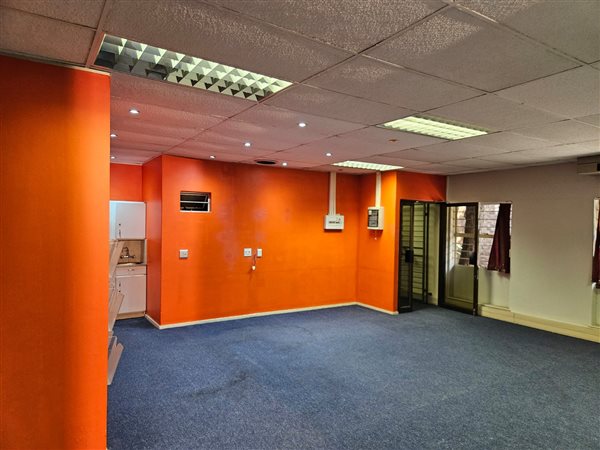 150  m² Office Space in Parktown North