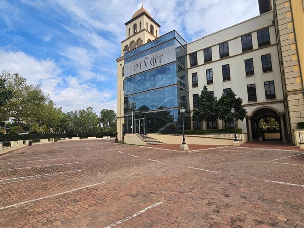 303  m² Commercial space in Fourways