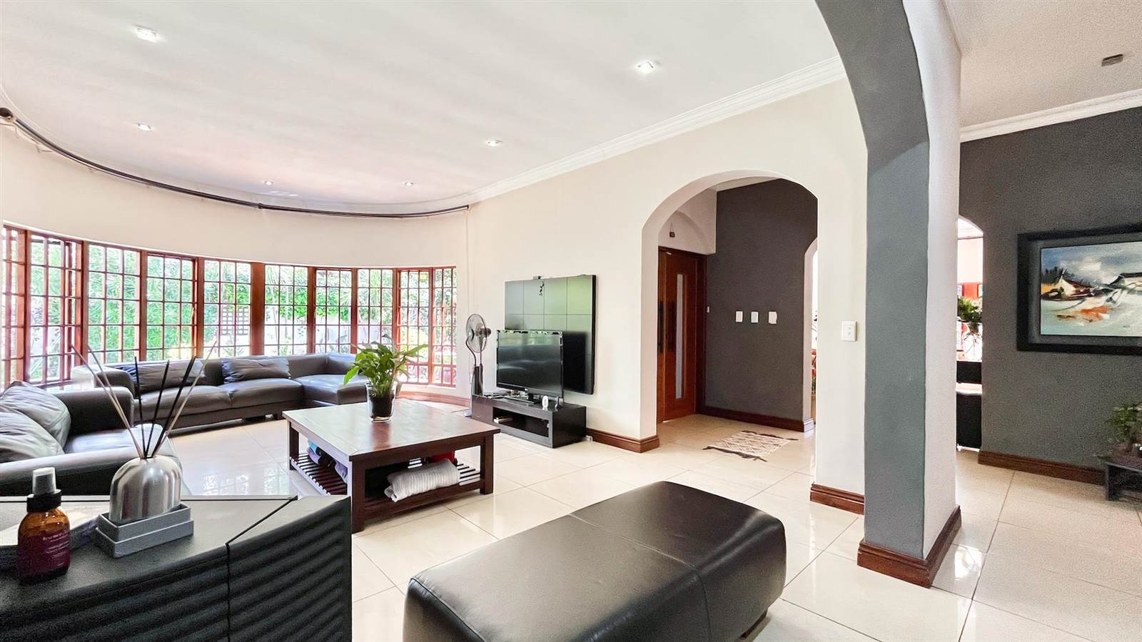 5 Bed House in Greenside photo number 3